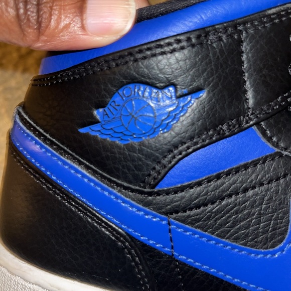 ⛹🏾‍♂️ VGUC Air Jordan 1 Mid GS Black Hyper Royal ‘19 - Size 7Y - Picture 10 of 10